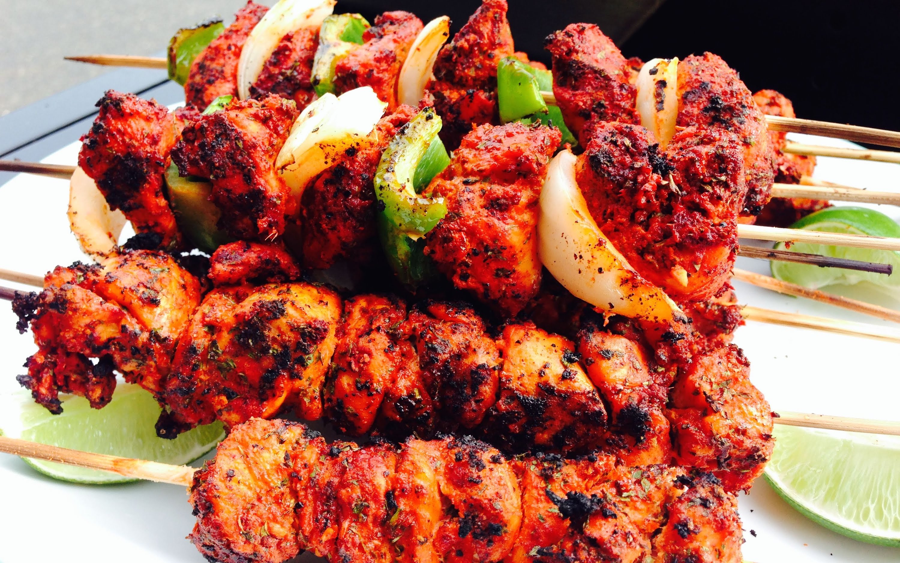 Чикен тикка. Чикен тикка тандури. Цыплята тандури Индия. Chicken Tikka Tandoori. Донбури с курицей.